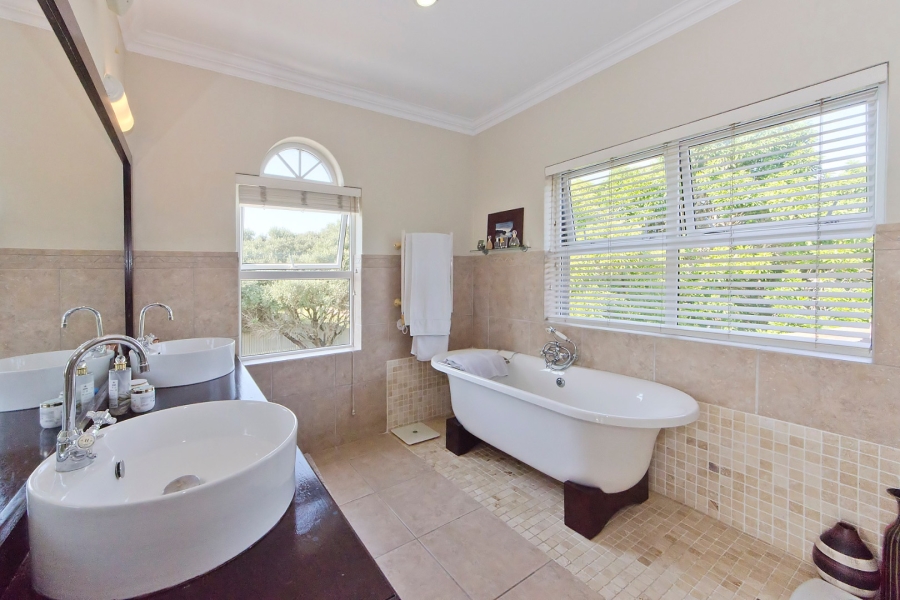 3 Bedroom Property for Sale in Leisure Isle Western Cape